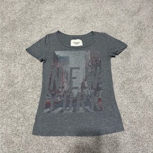 Abercrombie & Fitch Gray New York Cityscape Tee